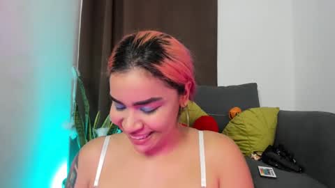 Nia online show from October 31, 3:19 am