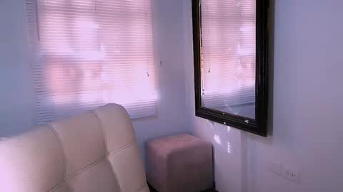 Nycole online show from February 11, 12:50 pm