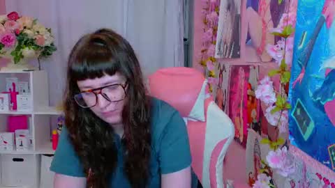 hey hey i am Lora and im new here hope to have some good time here 3 online show from June 13, 3:53 pm