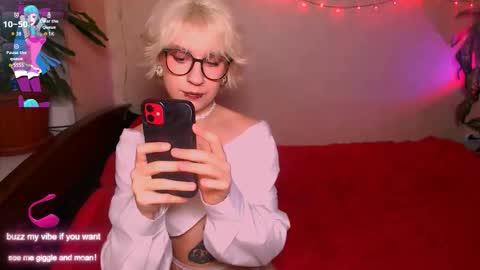 Snapshot of obedientt_ chatting on September 14, 8:56 am Moonlight online show from September 14, 8:56 am