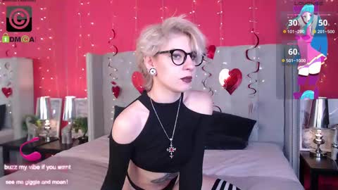 Snapshot of obedientt_ chatting on February 18, 1:22 pm Moonlight online show from February 18, 1:22 pm