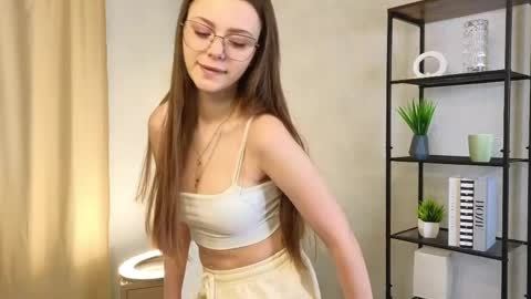 Bella online show from April 28, 3:05 pm