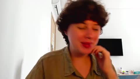 Evie online show from February 26, 7:18 am