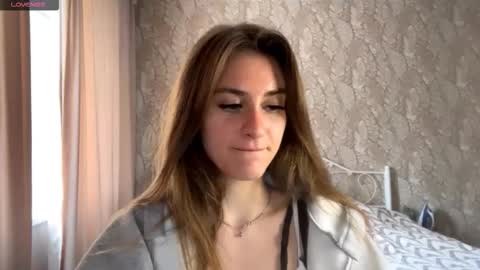 Mia online show from September 17, 9:29 am