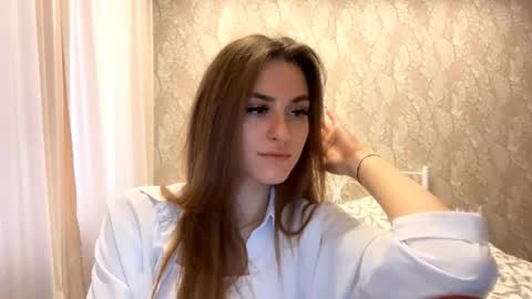 Mia online show from October 22, 10:09 am