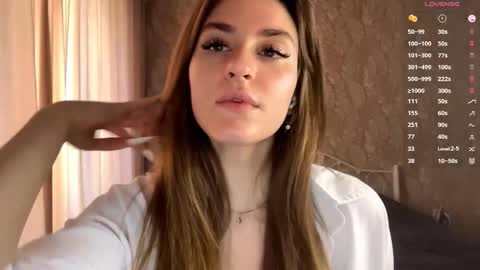 Mia online show from October 7, 8:08 am