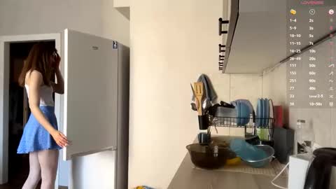 Mia online show from September 10, 10:59 am