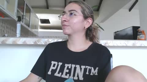Snapshot of odette_brigh_ chatting on January 11, 6:01 pm Val online show from January 11, 6:01 pm