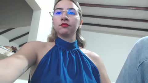 Snapshot of odette_brigh_ chatting on February 23, 12:04 am Val online show from February 23, 12:04 am