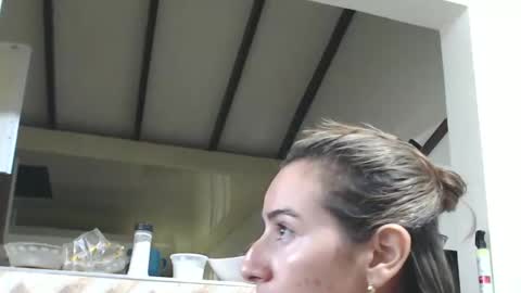 Snapshot of odette_brigh_ chatting on February 26, 12:09 am Val online show from February 26, 12:09 am