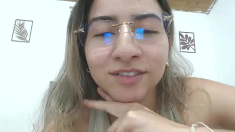 Val online show from November 21, 9:39 pm