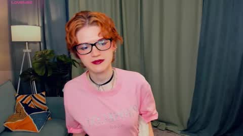 Snapshot of odettechurchwell chatting on October 3, 4:17 am Eli online show from October 3, 4:17 am