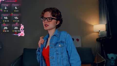 Snapshot of odettechurchwell chatting on September 9, 5:07 am Eli online show from September 9, 5:07 am