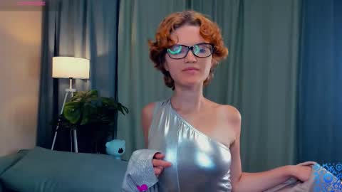 Snapshot of odettechurchwell chatting on October 27, 4:19 am Eli online show from October 27, 4:19 am