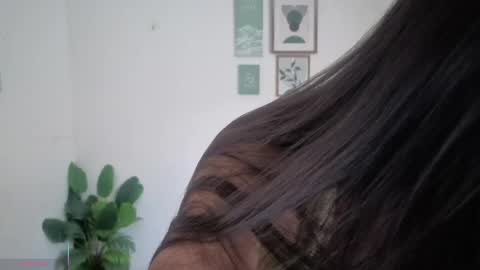 ohanna_ online show from May 4, 8:23 pm