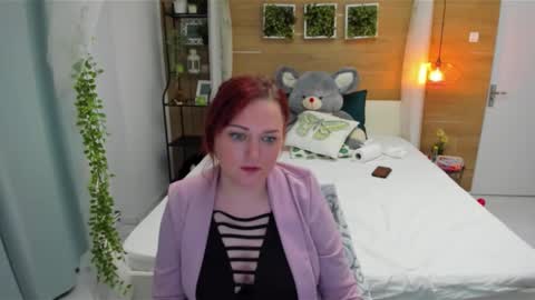 OhLadyPlease online show from November 30, 9:24 am