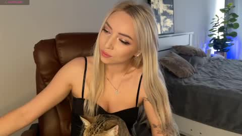 Emma online show from May 18, 1:37 am