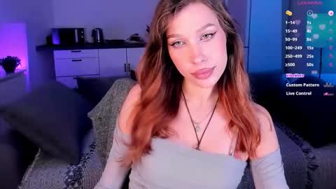 Snapshot of ohmymiami_ chatting on October 19, 4:20 pm Light online show from October 19, 4:20 pm