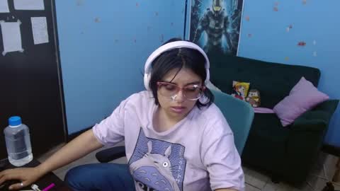 ohmysqueak online show from July 8, 1:30 am