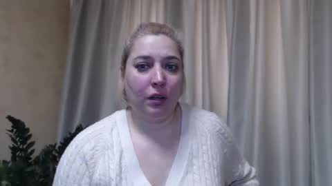 Snapshot of ohsweetiren chatting on February 23, 7:17 am Iren online show from February 23, 7:17 am