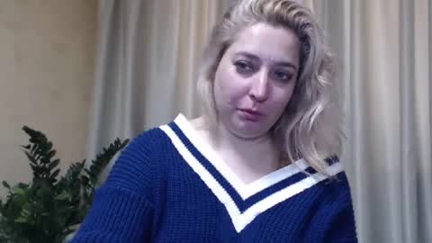 Snapshot of ohsweetiren chatting on February 27, 7:01 am Iren online show from February 27, 7:01 am