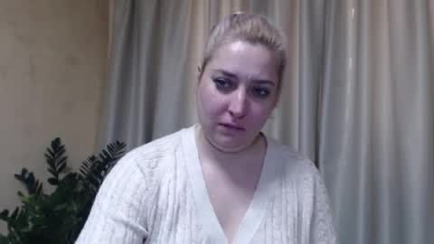 Snapshot of ohsweetiren chatting on February 12, 7:13 am Iren online show from February 12, 7:13 am