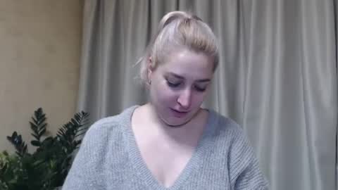 Snapshot of ohsweetiren chatting on February 8, 6:54 am Iren online show from February 8, 6:54 am