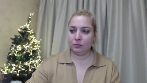 Snapshot of ohsweetiren chatting on December 22, 7:44 am Iren online show from December 22, 7:44 am