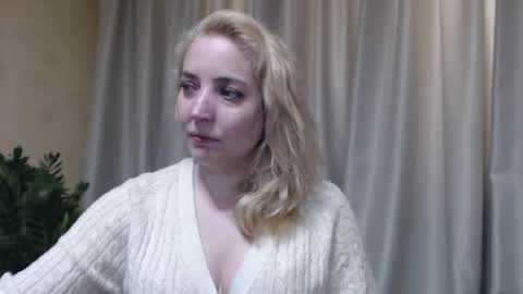 Mari online show from May 5, 2:42 pm
