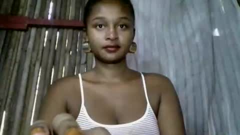 olinah610 online show from May 8, 6:16 am