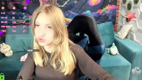 Snapshot of olisa_fox chatting on October 12, 7:05 pm Olisa fox online show from October 12, 7:05 pm