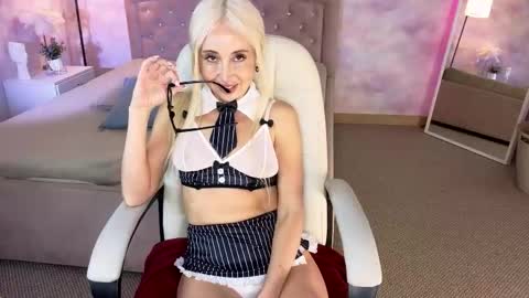 Olivia online show from May 12, 2:13 pm