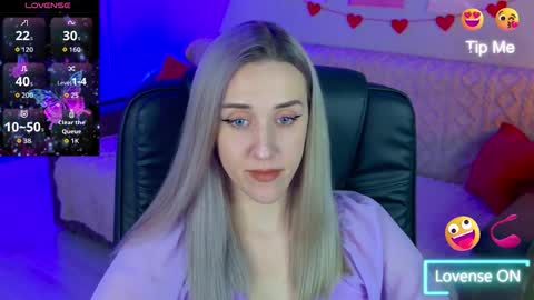 Snapshot of olivia_daze chatting on September 28, 8:25 pm olivia_daze online show from September 28, 8:25 pm