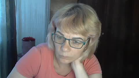 Olivia Mia online show from July 7, 10:30 am