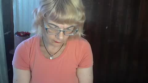 Olivia Mia online show from July 26, 1:30 pm
