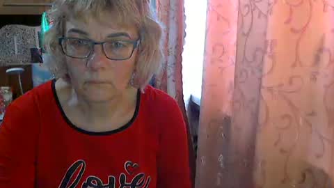 Olivia Mia online show from April 29, 9:45 am