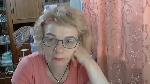 Olivia Mia online show from June 14, 2:28 pm