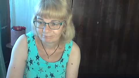 Olivia Mia online show from July 31, 8:15 am
