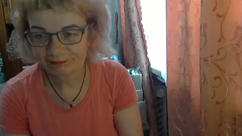 Olivia Mia online show from June 30, 10:15 am