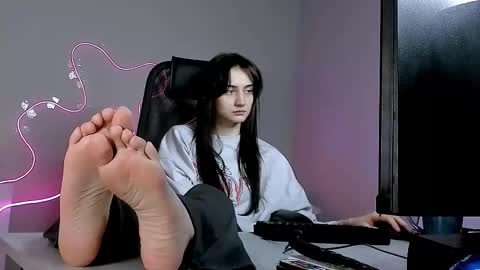 olivia_norton_ online show from March 12, 11:35 am