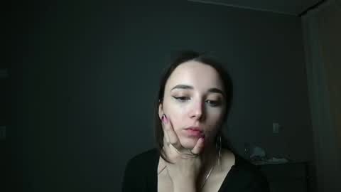 Snapshot of olivia_oliv chatting on March 7, 4:11 pm Olivia online show from March 7, 4:11 pm