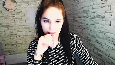Snapshot of olivia_red_ chatting on February 10, 11:15 am Olivia online show from February 10, 11:15 am