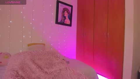 olivia_s19 online show from March 1, 4:56 am