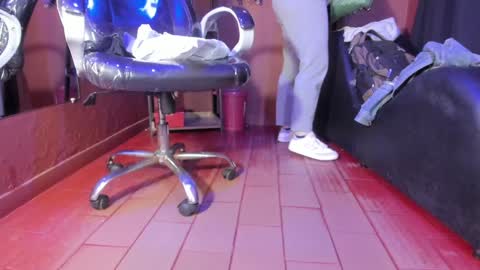 Snapshot of olivia_seex chatting on December 18, 12:40 pm online show from December 18, 12:40 pm