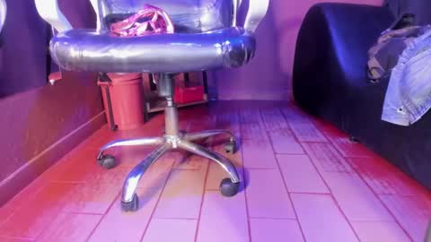 Snapshot of olivia_seex chatting on February 13, 1:05 pm online show from February 13, 1:05 pm