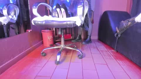 Snapshot of olivia_seex chatting on February 6, 1:10 pm online show from February 6, 1:10 pm