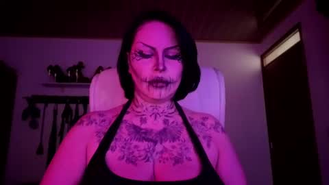Snapshot of olivia_seex chatting on October 2, 4:01 pm online show from October 2, 4:01 pm