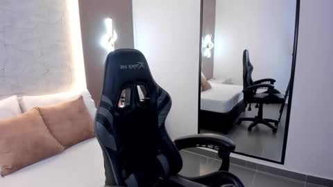 olivia_willoow online show from March 8, 2:37 am