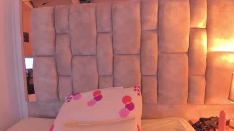 Snapshot of oliviaa_evans chatting on December 11, 4:18 am Olivia Evangelista online show from December 11, 4:18 am