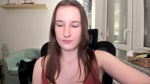 Oliwiaa2004 online show from January 19, 6:00 pm